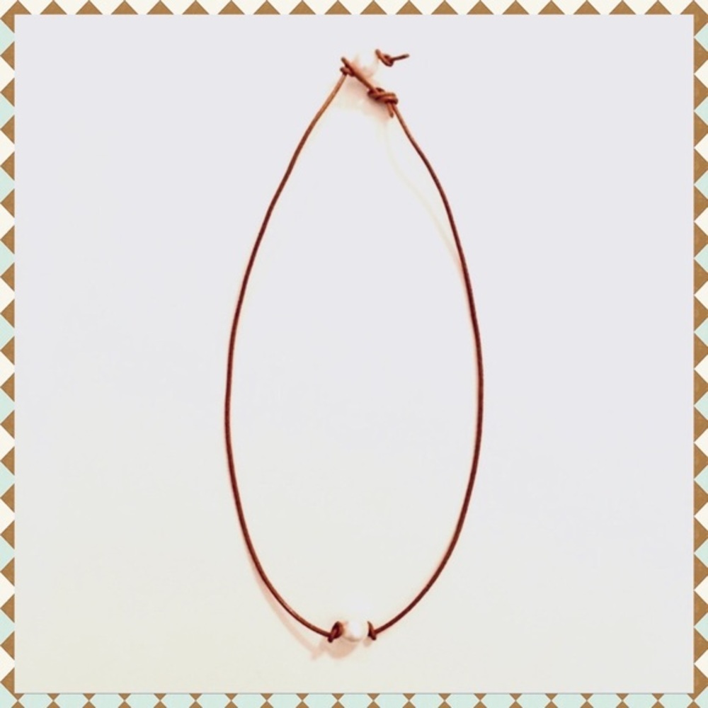💋LIGHT BROWN‎ LEATHER AND PEARL CHOKER-NEW